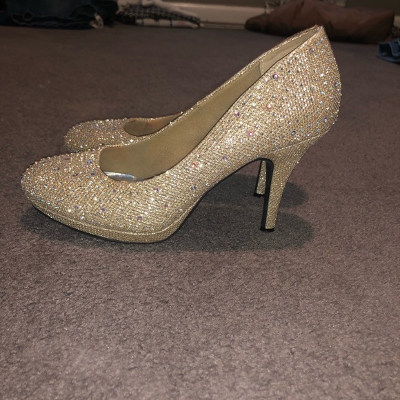 Gold heels - Picture 2 of 4